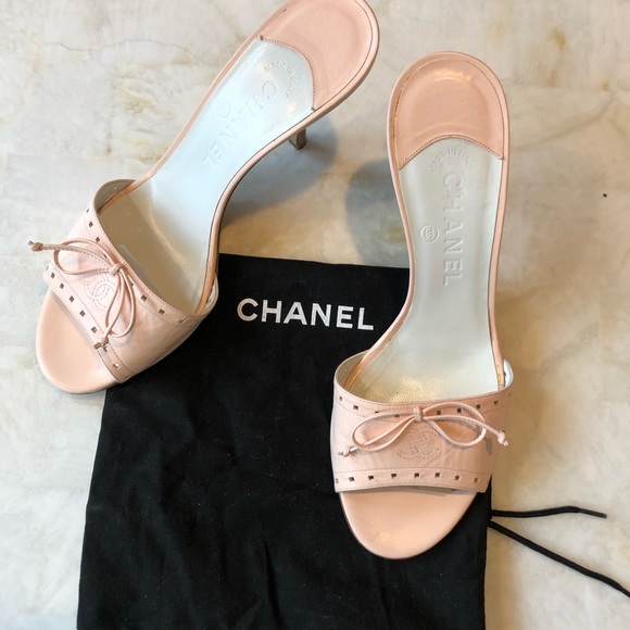 light pink kitten heels